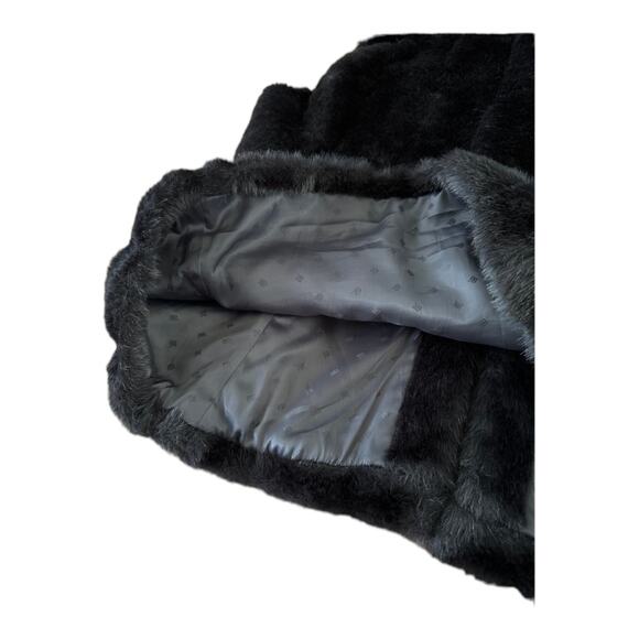 Banana Republic Faux Fur vest in steel gray size large - Picture 7 of 12